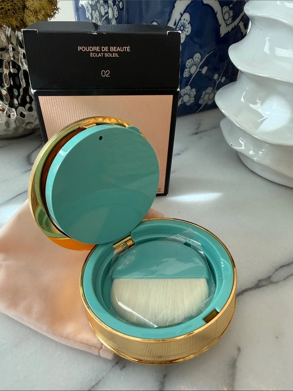 Gucci Sun-Kissed Glow Powder Bronzer in 02